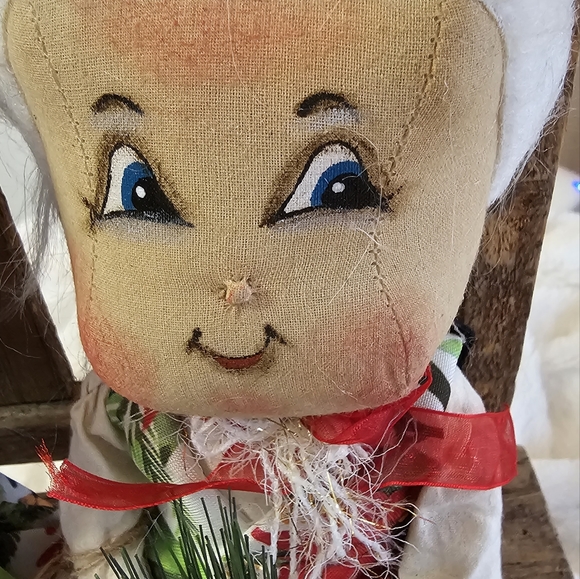 Joe Spencer - Colden Winter & Crystal Winter Doll Set Gathered Traditions - Picture 3 of 5